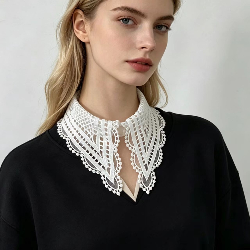 Embroidery A - Beyaz Fırfırlı Sahte Yaka Çiçekli Oymalı