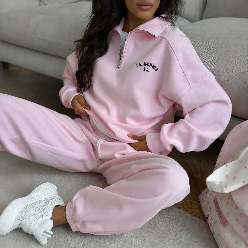 Embroidery A - Spor Tarzı Harf İşlemeli Kapüşonlu Üst